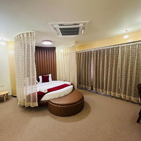 Hotel Arizona Inn Anand Exterior photo