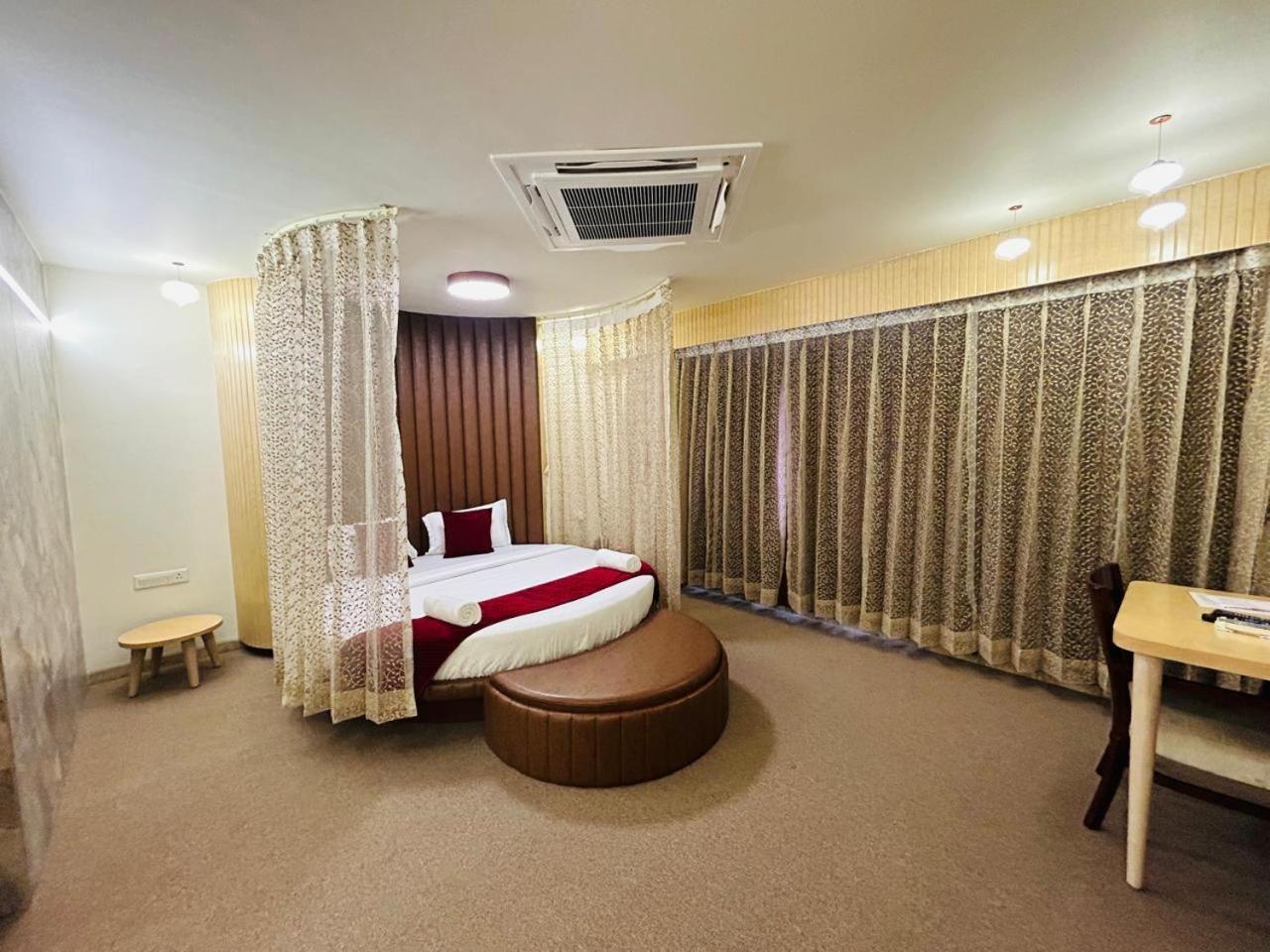 Hotel Arizona Inn Anand Exterior photo